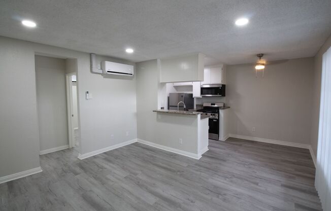 2 beds, 1 bath, 850 sqft, $2,375, Unit 7543-206