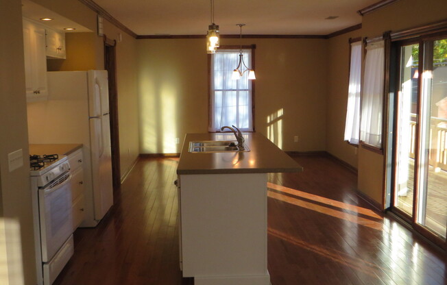 1 bed, 1 bath, 937 sqft, $1,345, Unit 919 West Berry