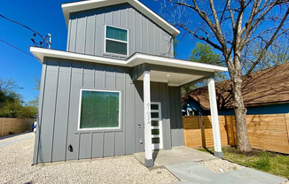 Chic East Austin Living – Modern Design with Stylish Comfort