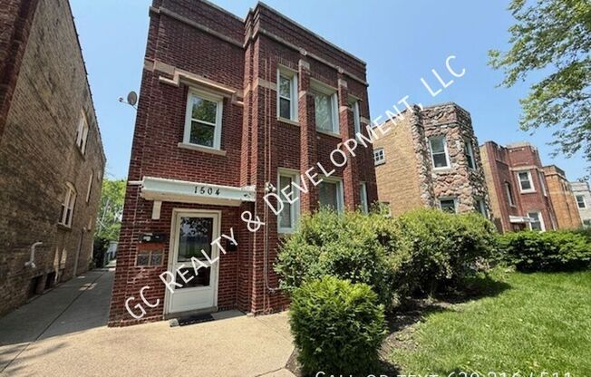 1504 PITNER AVE