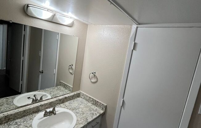 2 beds, 1.5 baths, 1,018 sqft, $1,525, Unit 1055