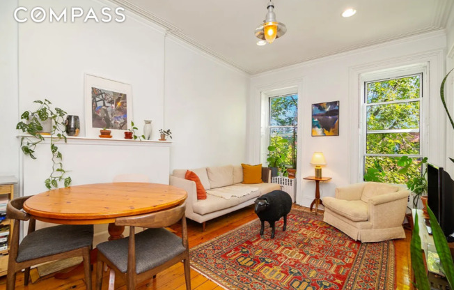 464 MACON ST