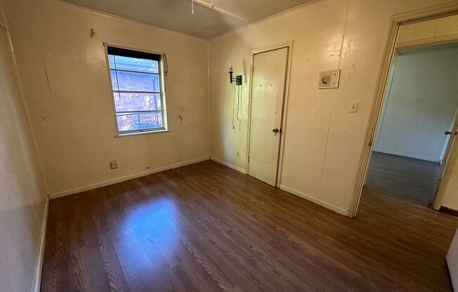 3 beds, 1 bath, $700