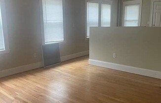 2 beds, 1 bath, 1,000 sqft, $2,200, Unit 3L