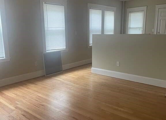 2 beds, 1 bath, 1,000 sqft, $2,200, Unit 3L