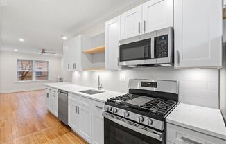 Two Bedroom Apartment in Andersonville