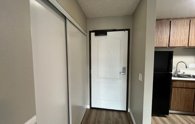 1 bed, 2 baths, 900 sqft, $2,300, Unit 107