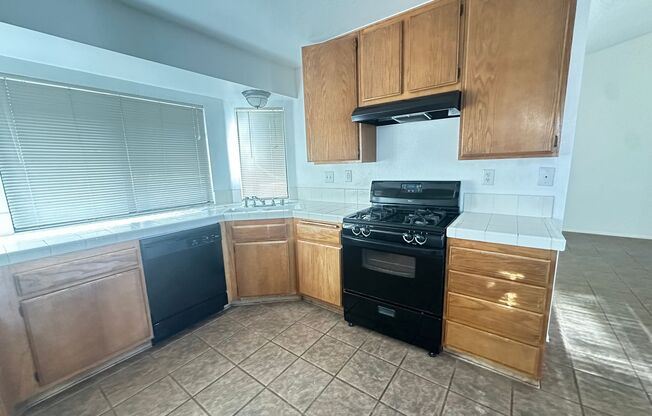 3 beds, 2 baths, $3,300