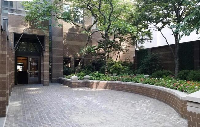 1 bed, 2 baths, 920 sqft, $6,950, Unit 902