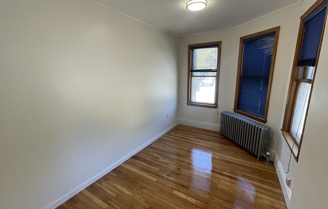 3 beds, 1 bath, $2,900, Unit 1