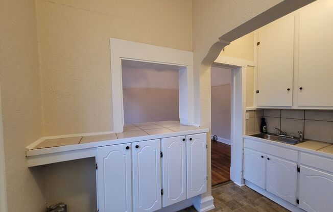Studio, 1 bath, $850, Unit 6
