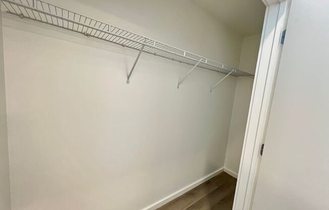 Studio, 1 bath, 450 sqft, $1,300, Unit 205