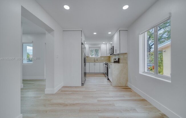 4345 SW 5 TER