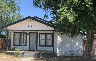 3 beds 1 bath home in Bakersfield