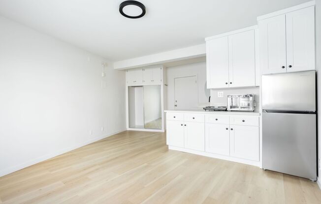 Studio, 1 bath, 263 sqft, $1,399, Unit 122
