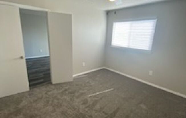 2 beds, 2 baths, 856 sqft, $920, Unit 2827-1805