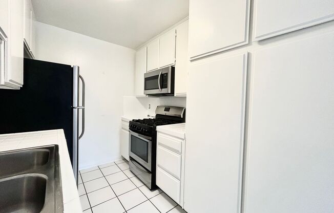 2 beds, 2 baths, $2,795, Unit 207