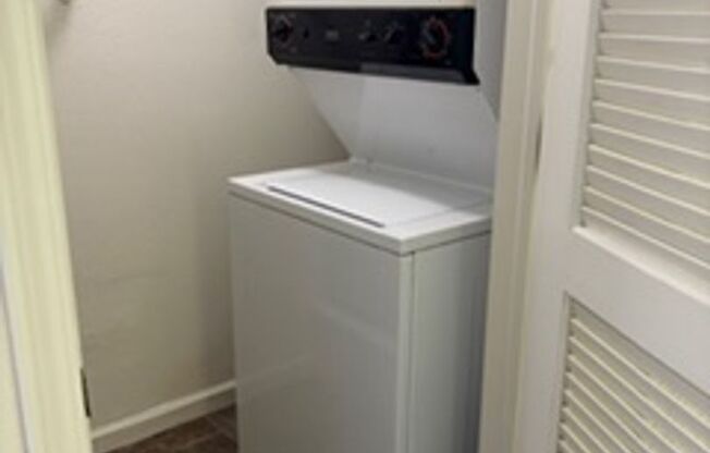 1 bed, 1 bath, 670 sqft, $1,049, Unit 105