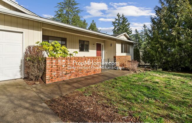 Updated Five Bedroom Home In Palisades!