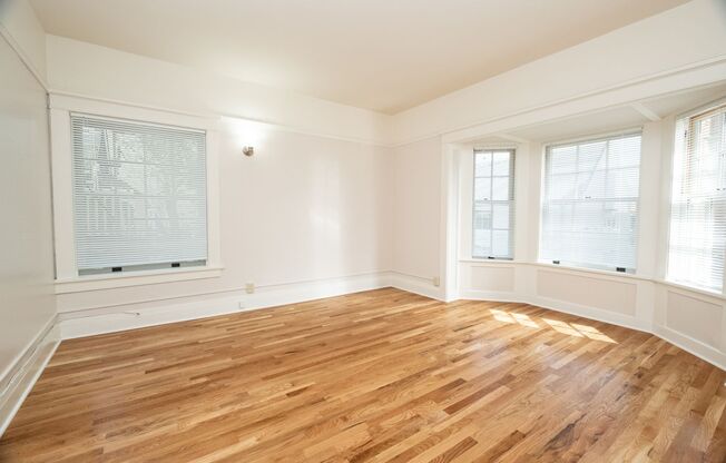 2 beds, 1 bath, 1,008 sqft, $2,400, Unit 21