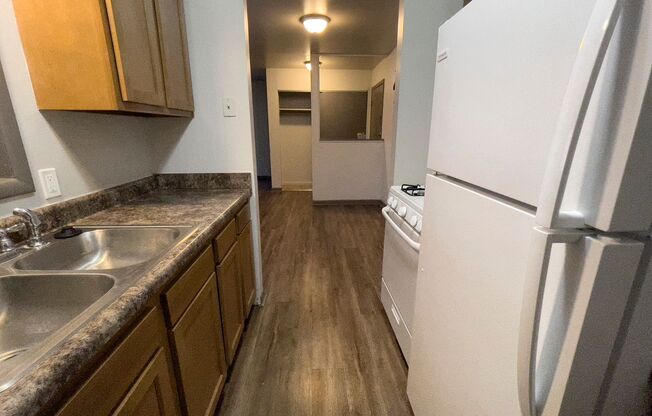 2 beds, 1 bath, 864 sqft, $875, Unit #208