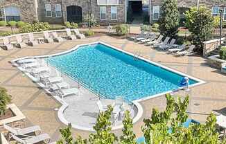 Saltwater pool with sun shelf and Wi-Fi