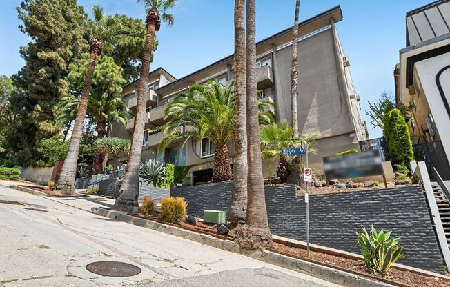 1944 Whitley Ave.