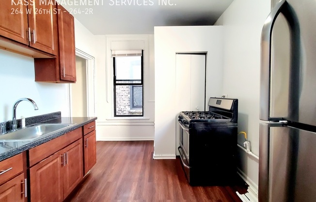 264 W 26 ST