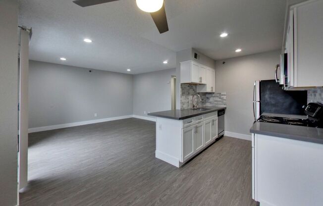 2 beds, 2 baths, 972 sqft, $2,941, Unit 14-162