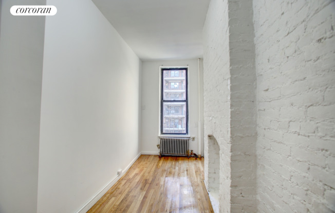 1136 1 AVE