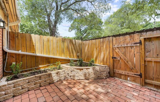 Bright & Updated 2-Bedroom Townhouse in Quiet Community with Pool Access!