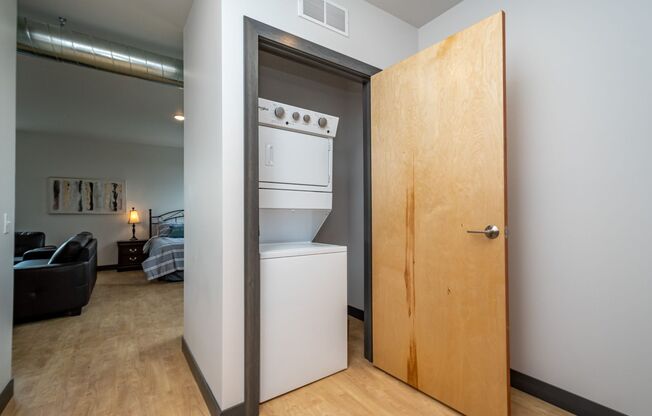 Studio, 1 bath, 573 sqft, $895, Unit Unit #409