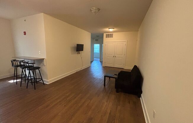 3 beds, 3 baths, 823 sqft, $1,895, Unit Unit 21