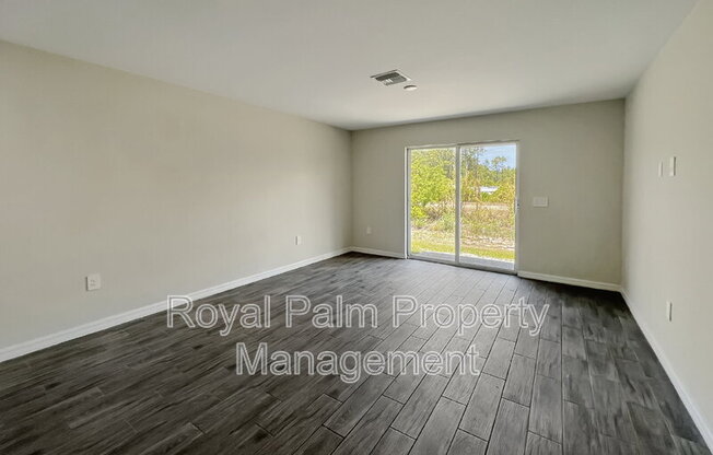 1304 W 12 ST