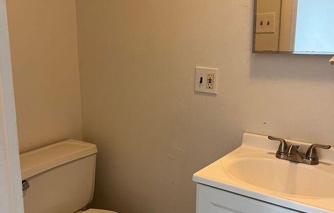 1 bed, 1 bath, $945, Unit Apt 3