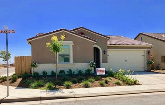 $2,250 Ashlan & Leonard, 3 Bedroom + Office - Descanso Ave, Clovis