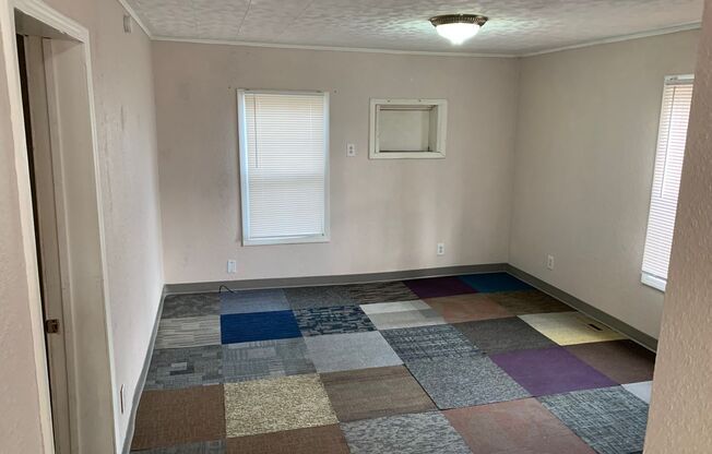 2 beds, 1 bath, $1,095