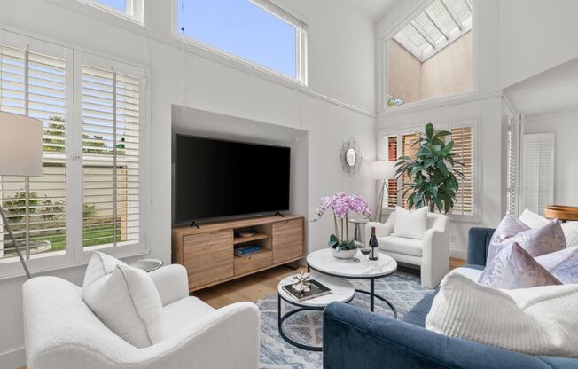 $3,790 - BEAUTIFULLY REMODELED THREE BEDROOM TOWN HOME IN SUNDALE AREA OF CENTRAL FREMONT