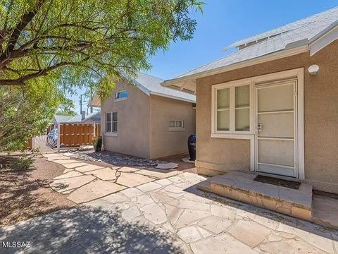 1042 N 3 AVE