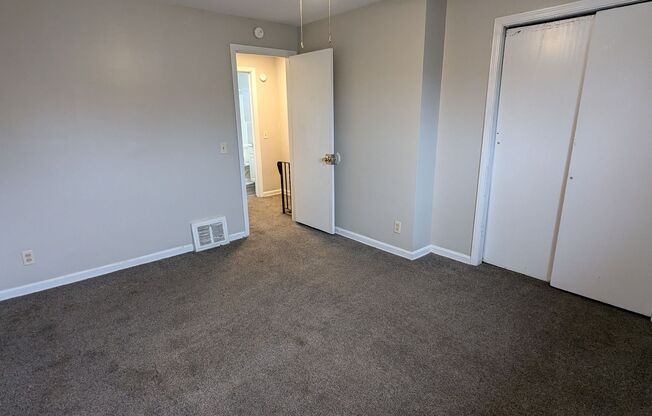 2 beds, 1 bath, 700 sqft, $900, Unit 1402