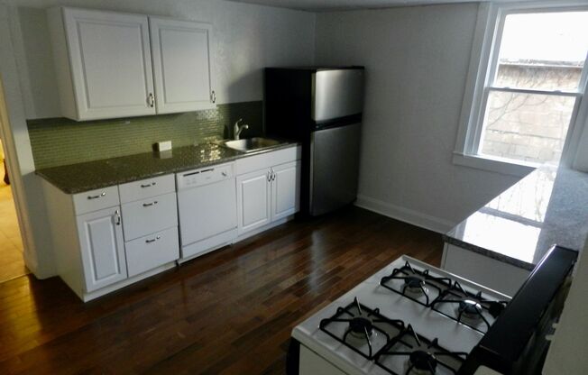 *** South Side Flats * 3 Bedroom House * Fully Renovated * With Fenced In Yard * Walk to E. Carson Shops * Pet Friendly ***
