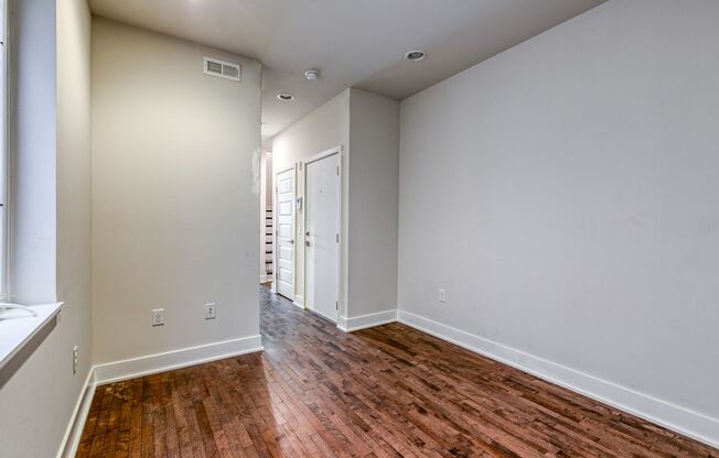3 beds, 2.5 baths, 1,300 sqft, $2,750, Unit Unit 4