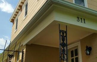 1 bed, 1 bath, 700 sqft, $4,950
