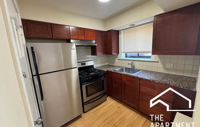 2704 W LUNT