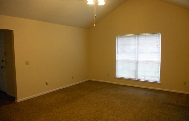 3 beds, 2 baths, $1,600