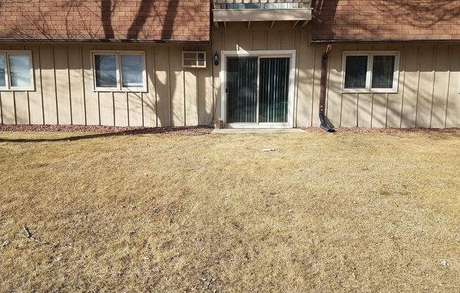 2 beds, 1 bath, $855, Unit 2F