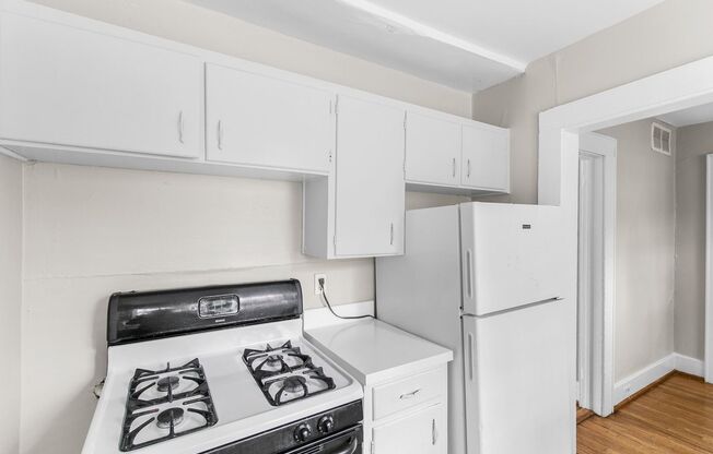 1 bed, 1 bath, 700 sqft, $885, Unit 12