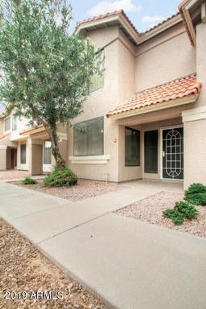 Great Chandler apartment with two master suites!