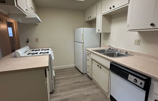 2 beds, 1 bath, 900 sqft, $1,725, Unit 1429