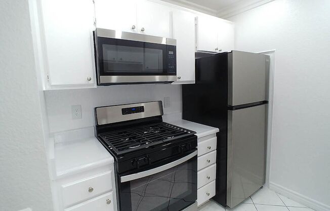 2 beds, 2 baths, 910 sqft, $2,795, Unit 401